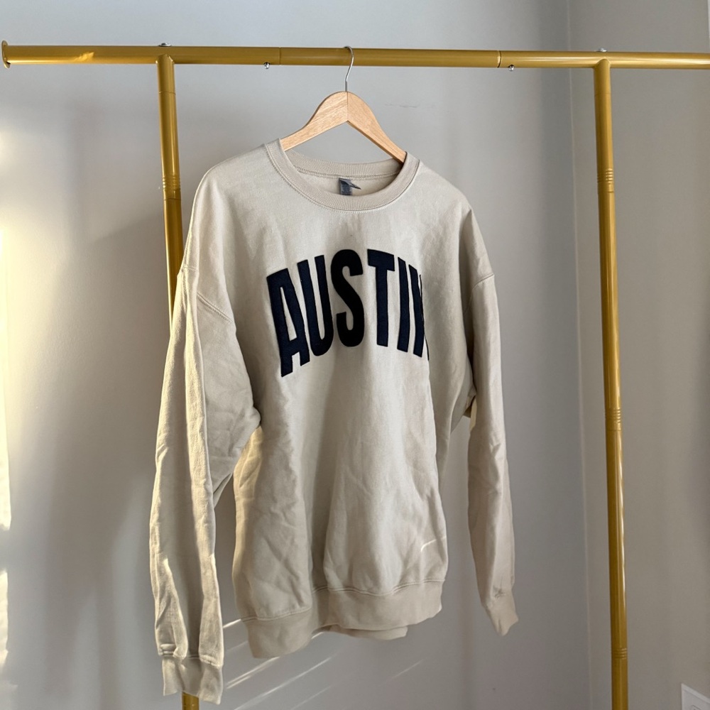 NWOT Austin Sweatshirt